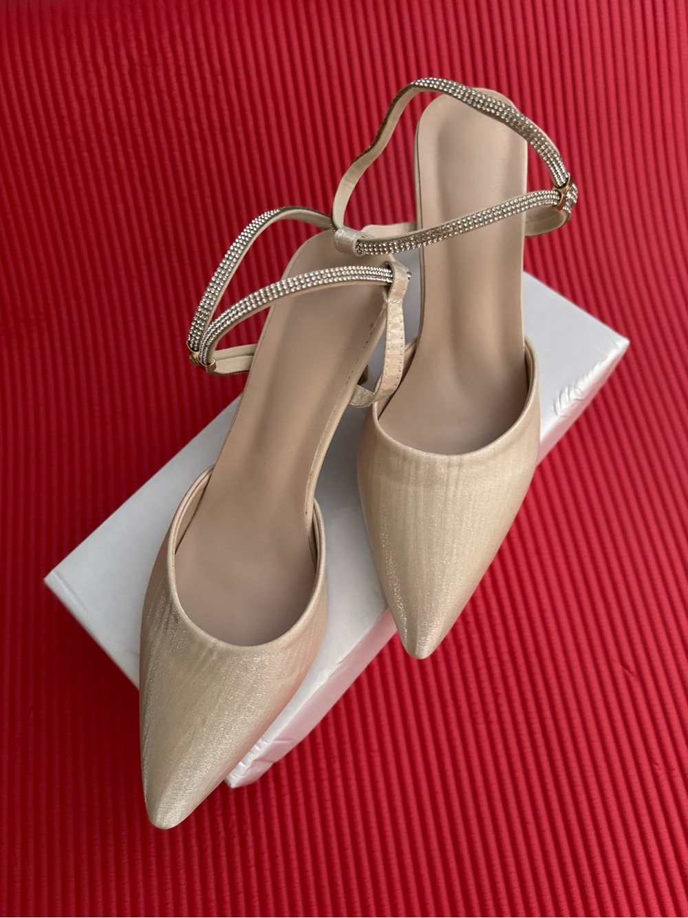 Elegant Women's Pointed Toe Slingback Heels in Champagne